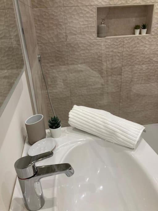 Garden Apartment, Central Harrogate With Parking מראה חיצוני תמונה